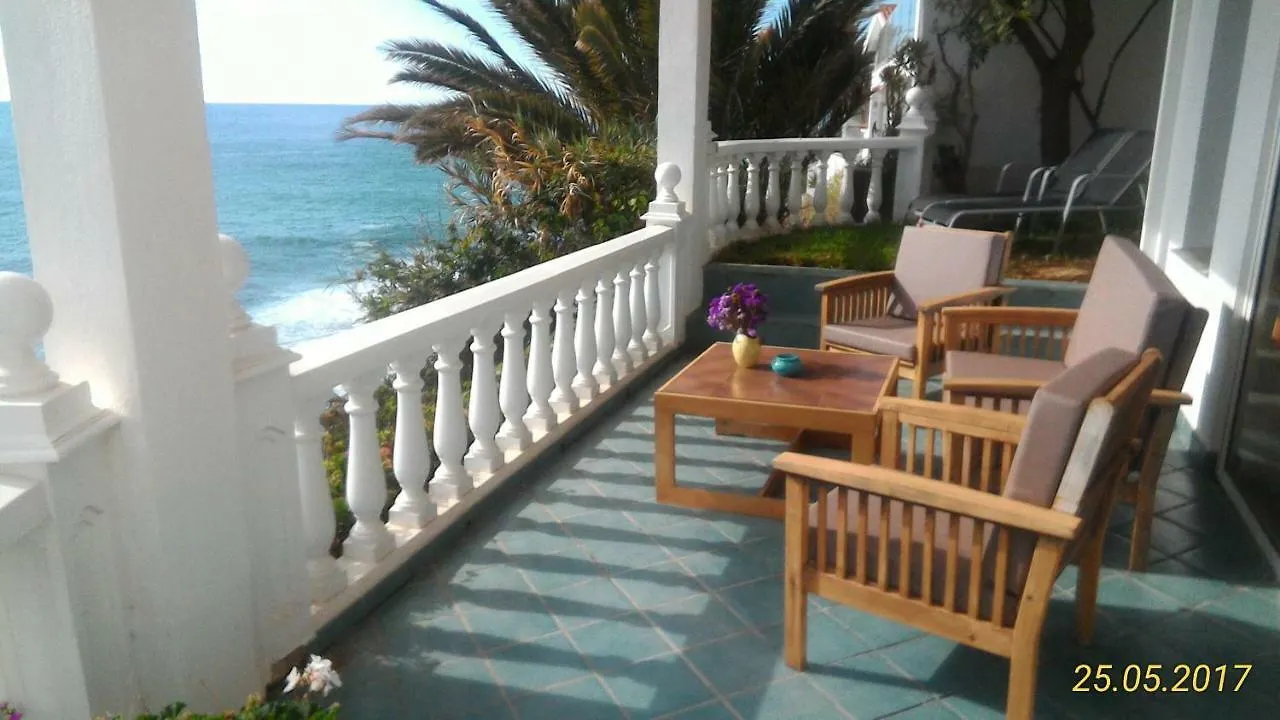 La Pardela Oceanfront Apartment Los Realejos